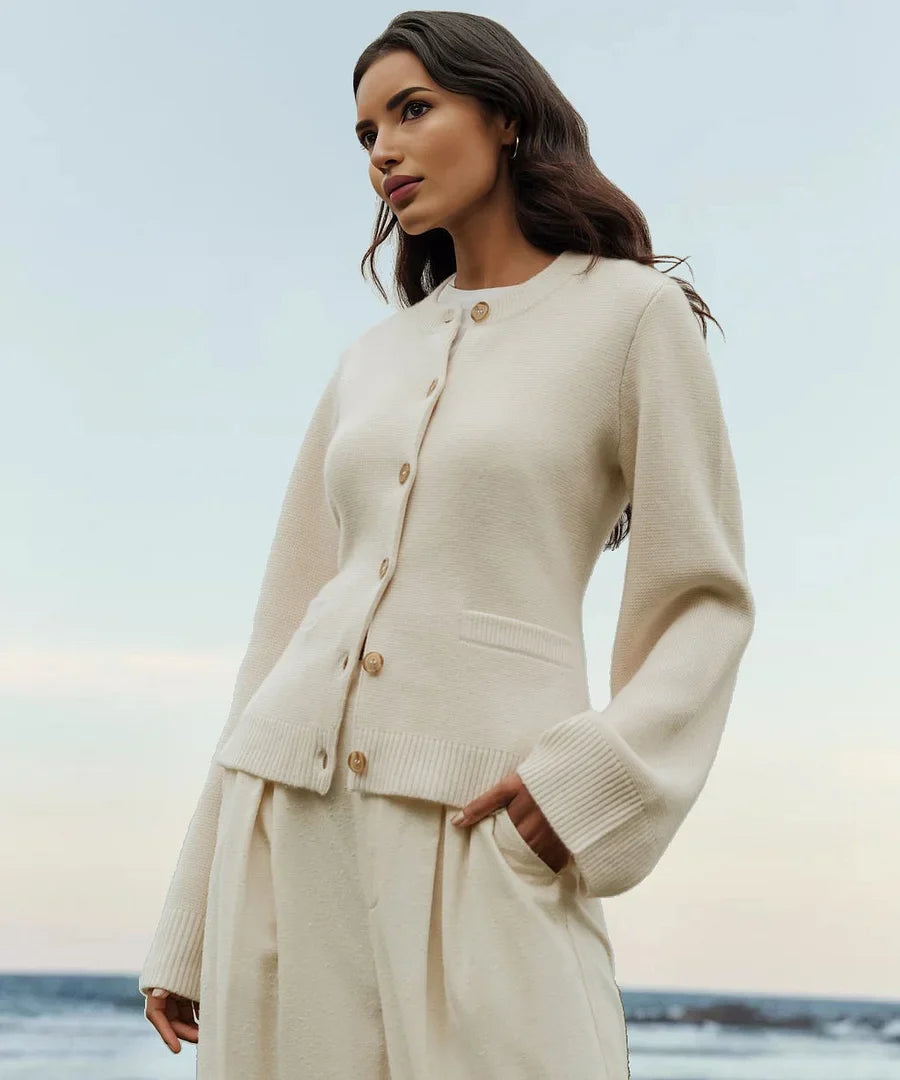 WeichStrick | Strickjacke mit lockerer Passform und edlen Knopfdetails
