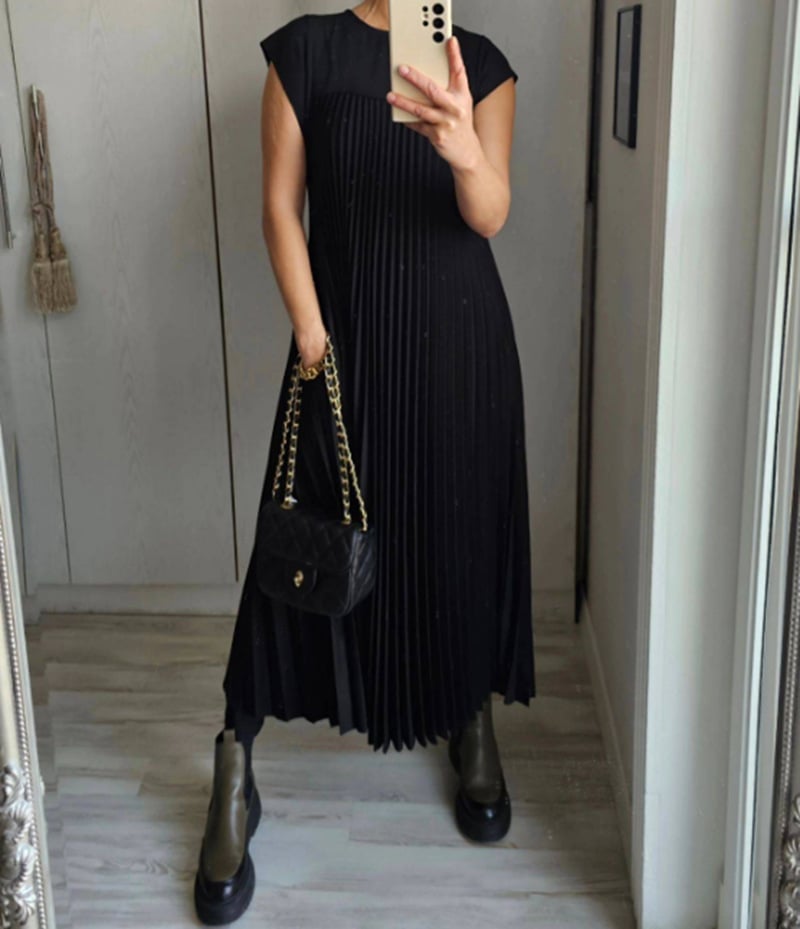 ElegantEase | Plisseekleid