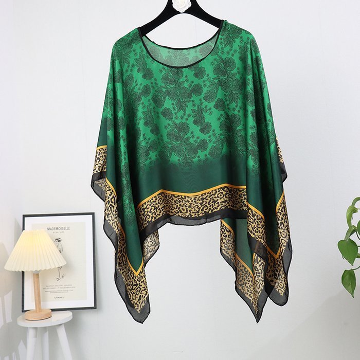 UrbanerChic | Elegantes Kaftan-Top mit abstraktem Muster