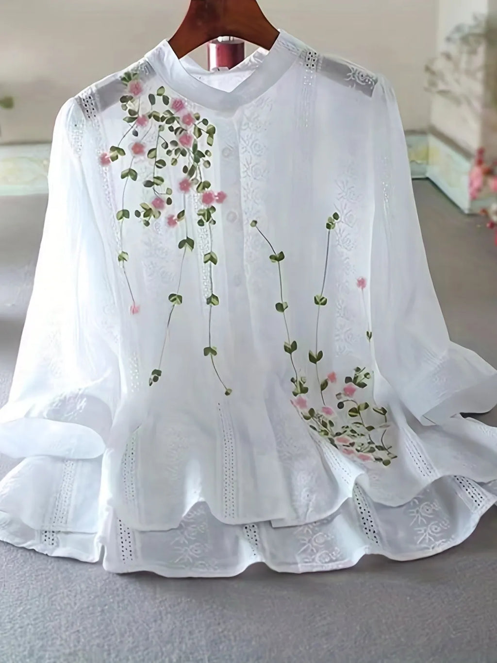 BlütenCharme | Damen Bluse mit zarter Blumenstickerei