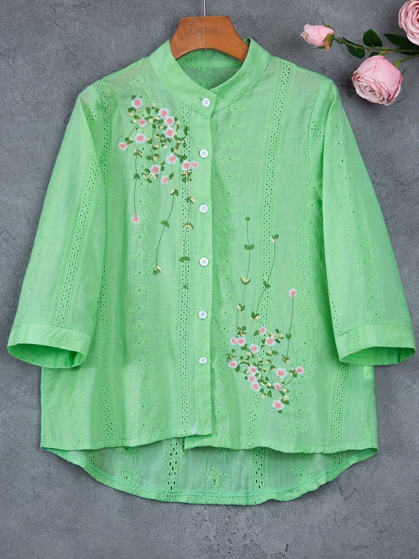 BlütenCharme | Damen Bluse mit zarter Blumenstickerei