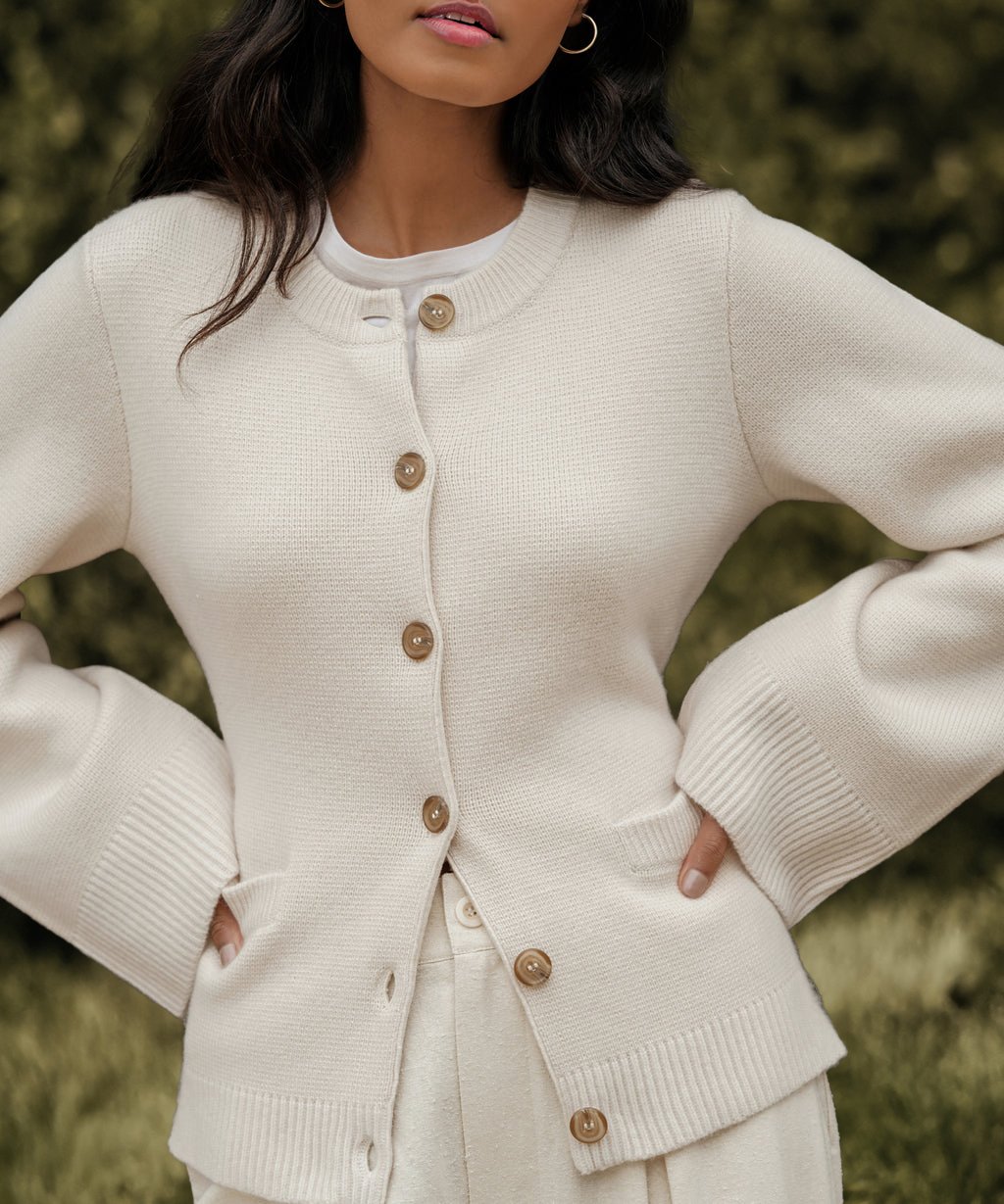 WeichStrick | Strickjacke mit lockerer Passform und edlen Knopfdetails