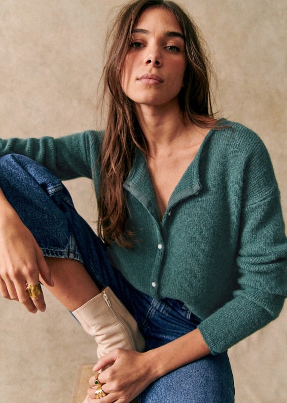 WeichGlamour | Minimalistische Strickjacke für stilvolle Eleganz