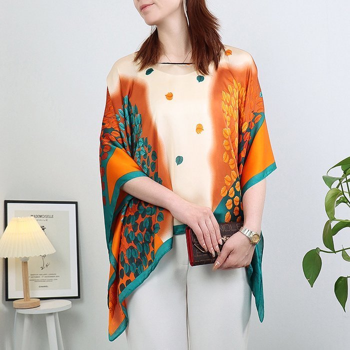 UrbanerChic | Elegantes Kaftan-Top mit abstraktem Muster