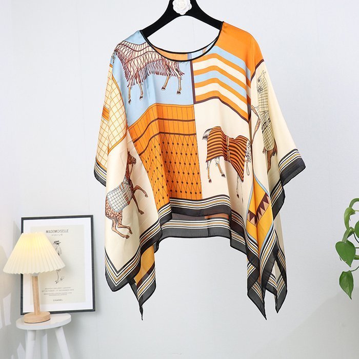 UrbanerChic | Elegantes Kaftan-Top mit abstraktem Muster