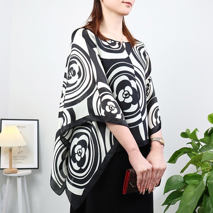 UrbanerChic | Elegantes Kaftan-Top mit abstraktem Muster