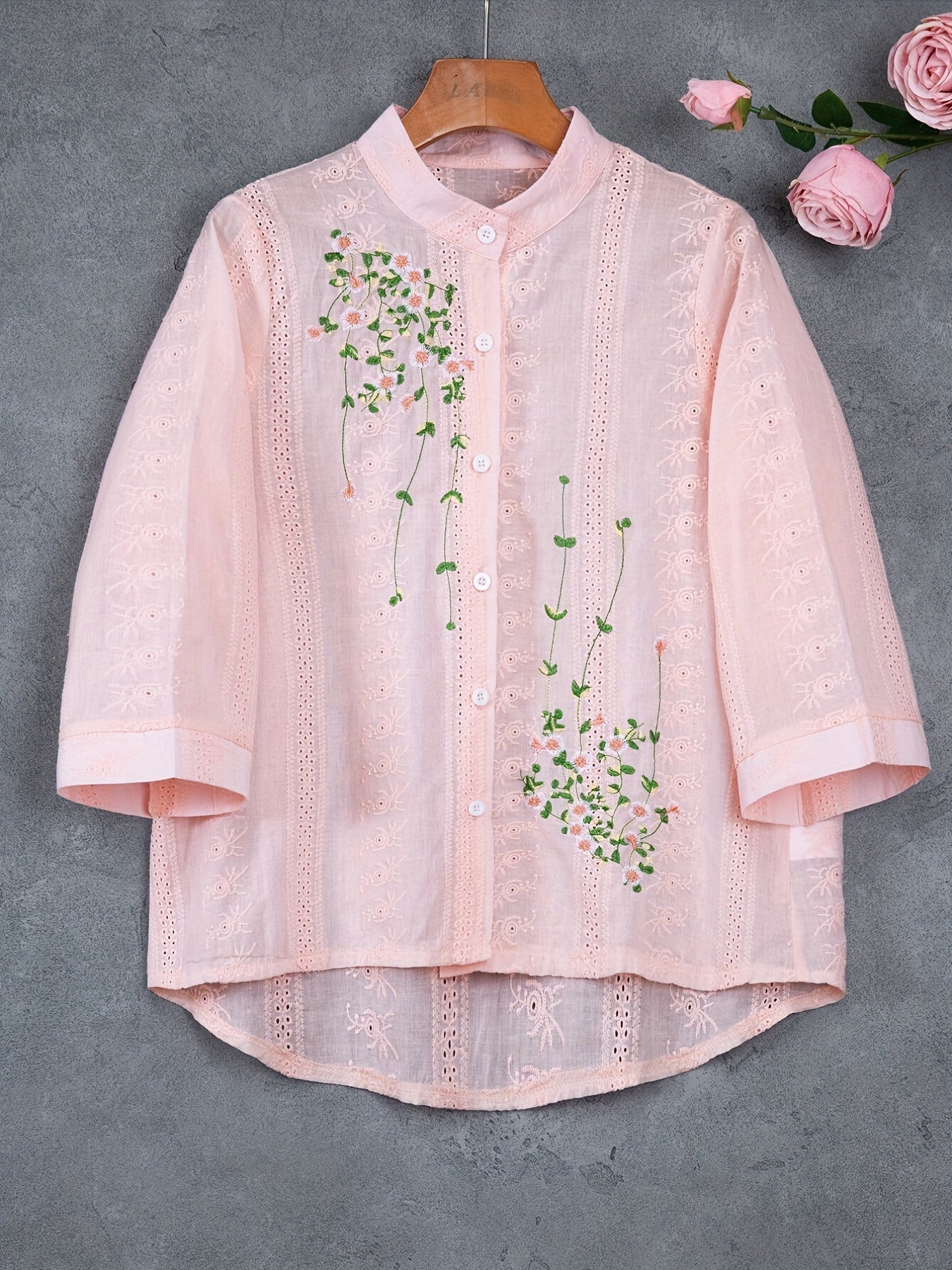 BlütenCharme | Damen Bluse mit zarter Blumenstickerei