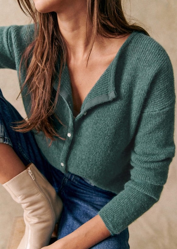 WeichGlamour | Minimalistische Strickjacke für stilvolle Eleganz