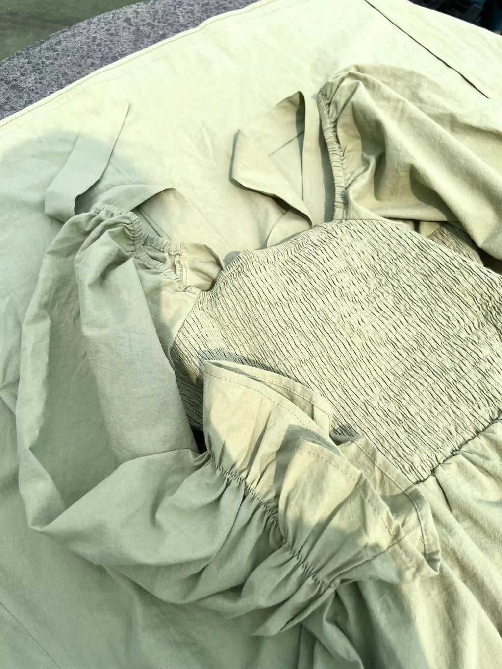 ChicRuffle | Kleid mit Rüschenärmeln