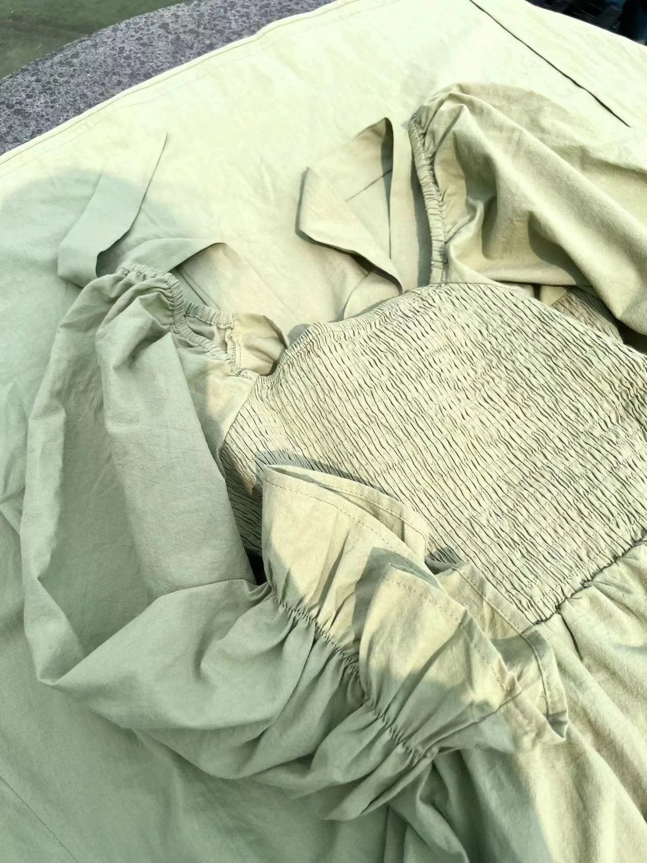 ChicRuffle | Kleid mit Rüschenärmeln