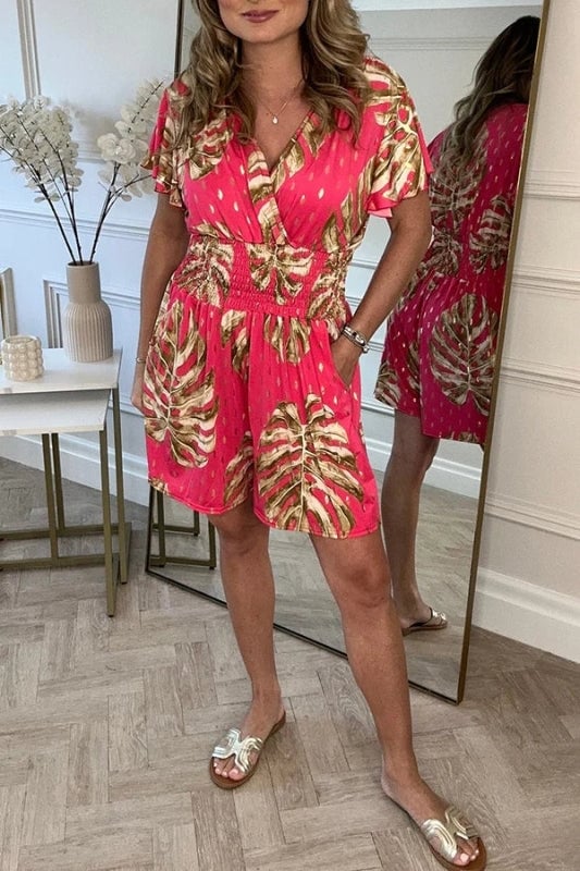 Tropenstil | Luftiger Sommer-Jumpsuit mit Blätterprint und Smoktaille