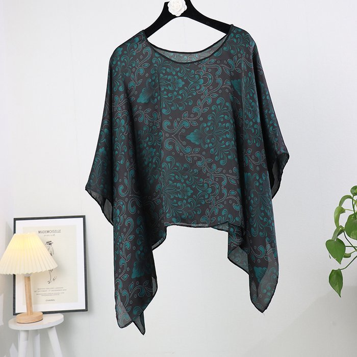UrbanerChic | Elegantes Kaftan-Top mit abstraktem Muster