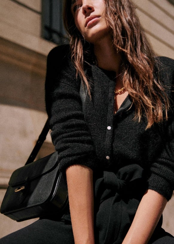 WeichGlamour | Minimalistische Strickjacke für stilvolle Eleganz