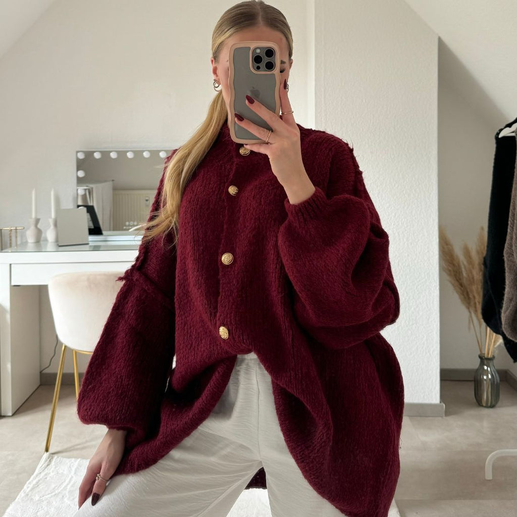 KakaoGemütlichkeit | Elegante Strickjacke mit Goldenen Knöpfen für einen Stilvollen Look