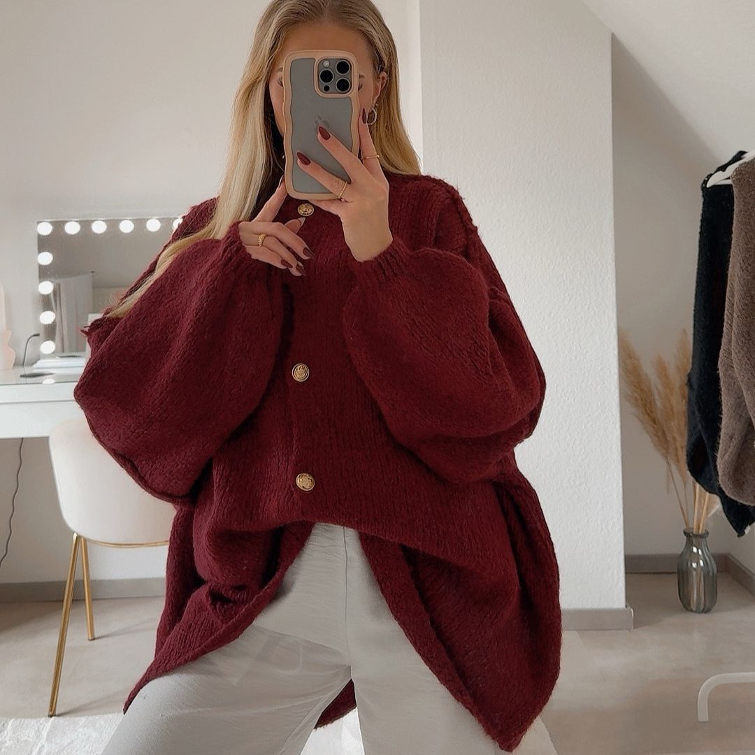 KakaoGemütlichkeit | Elegante Strickjacke mit Goldenen Knöpfen für einen Stilvollen Look