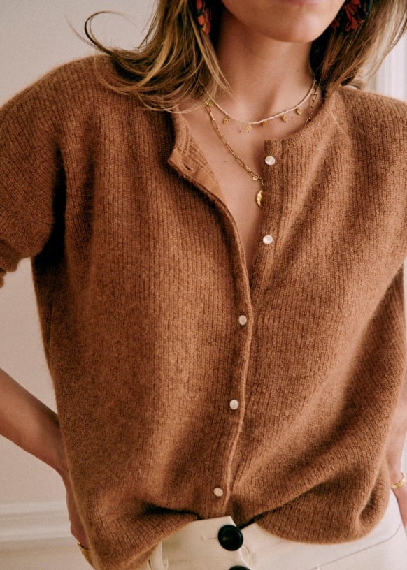 WeichGlamour | Minimalistische Strickjacke für stilvolle Eleganz