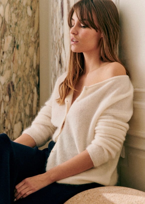 WeichGlamour | Minimalistische Strickjacke für stilvolle Eleganz