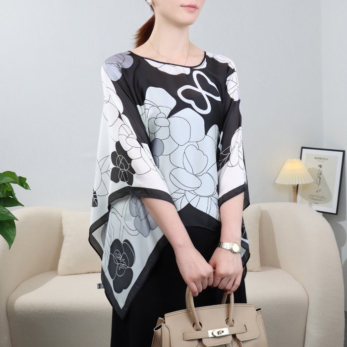 UrbanerChic | Elegantes Kaftan-Top mit abstraktem Muster