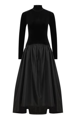 Zeitlose Eleganz | Schwarzes Samtkleid mit Klassischem Design