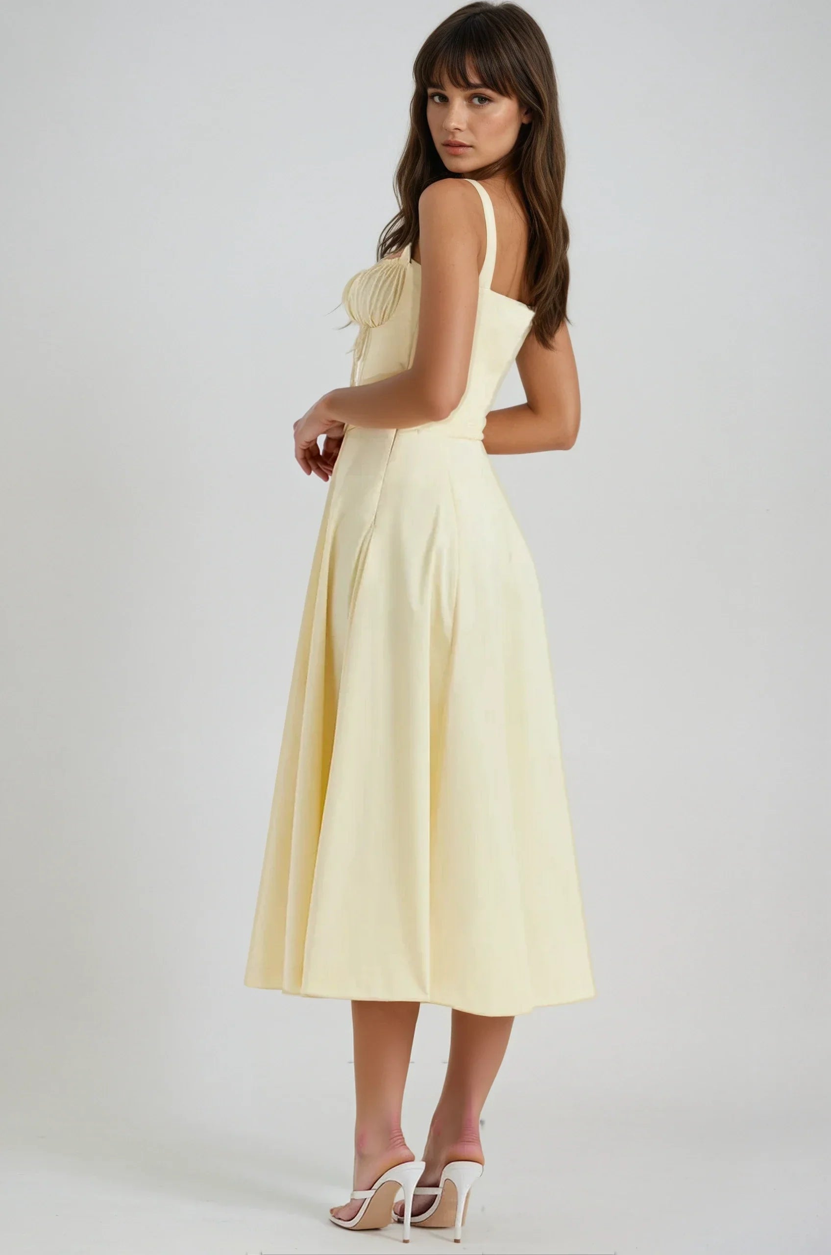 AnmutLux | Elegantes Korsagenkleid mit Figurbetonter Silhouette