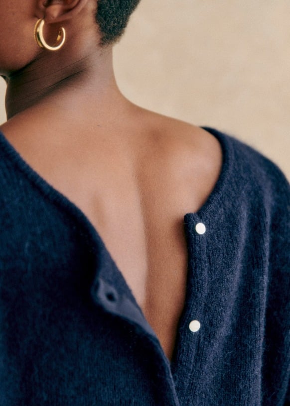 WeichGlamour | Minimalistische Strickjacke für stilvolle Eleganz