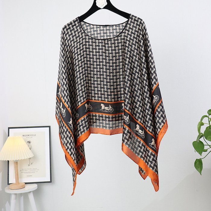 UrbanerChic | Elegantes Kaftan-Top mit abstraktem Muster