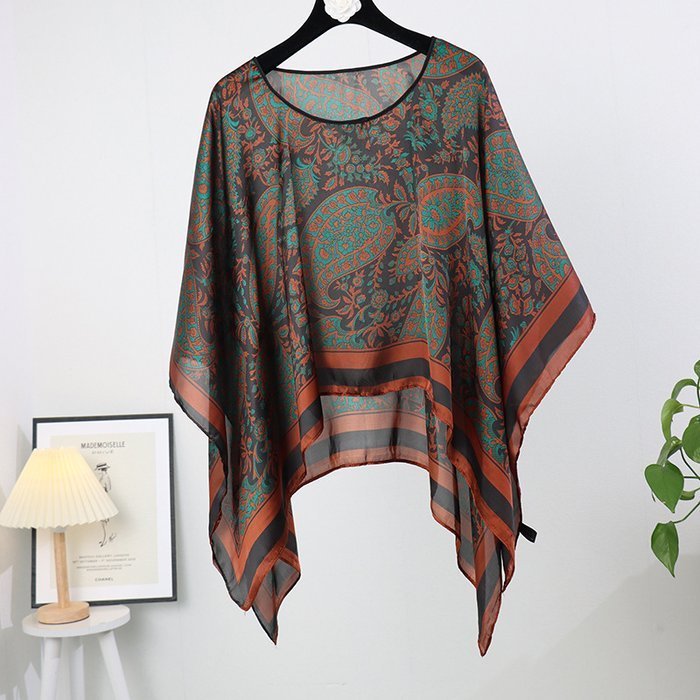 UrbanerChic | Elegantes Kaftan-Top mit abstraktem Muster
