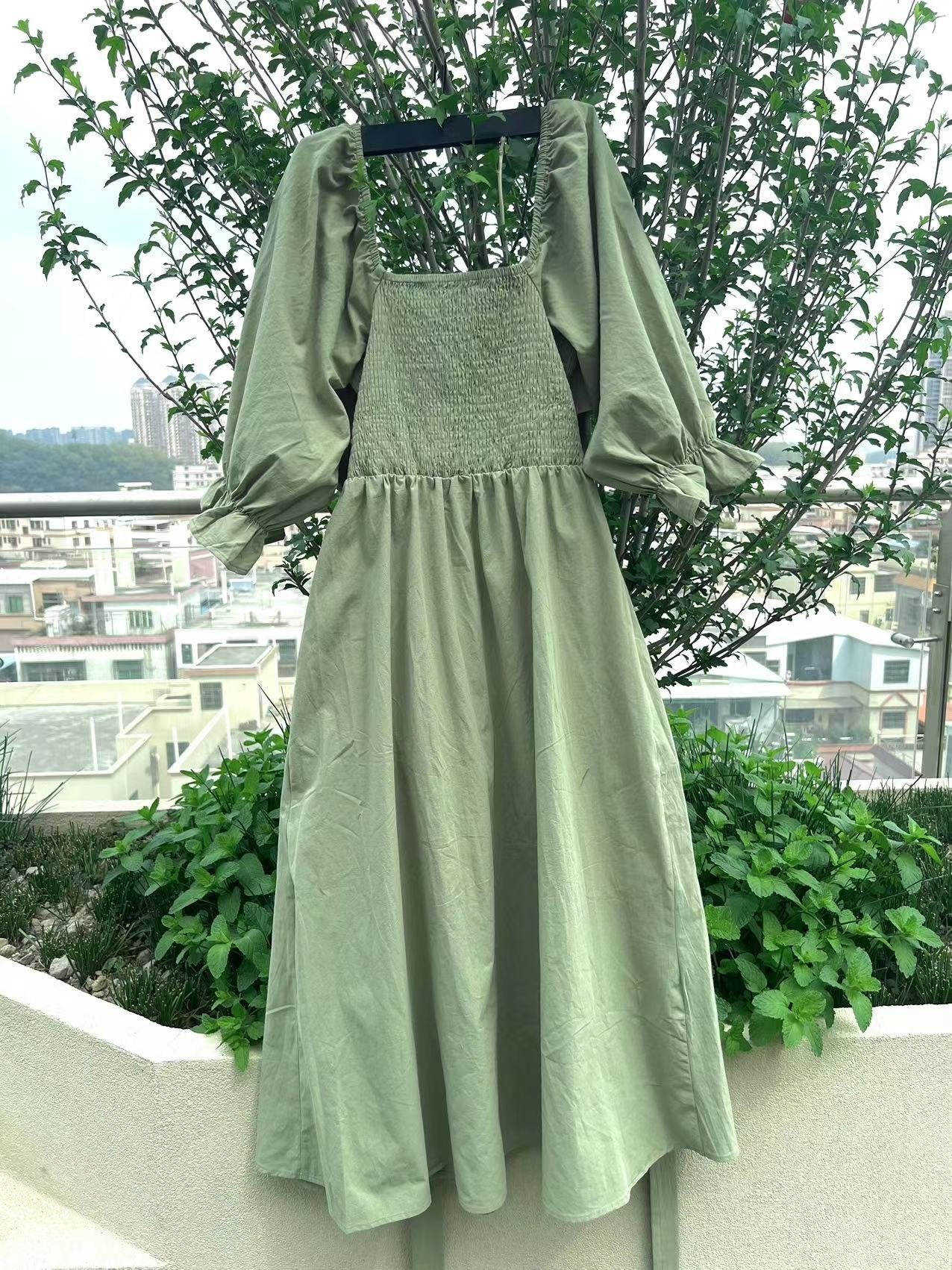 ChicRuffle | Kleid mit Rüschenärmeln