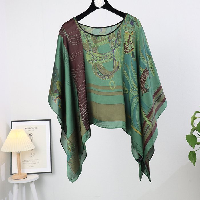 UrbanerChic | Elegantes Kaftan-Top mit abstraktem Muster