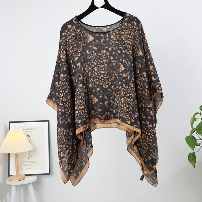 UrbanerChic | Elegantes Kaftan-Top mit abstraktem Muster