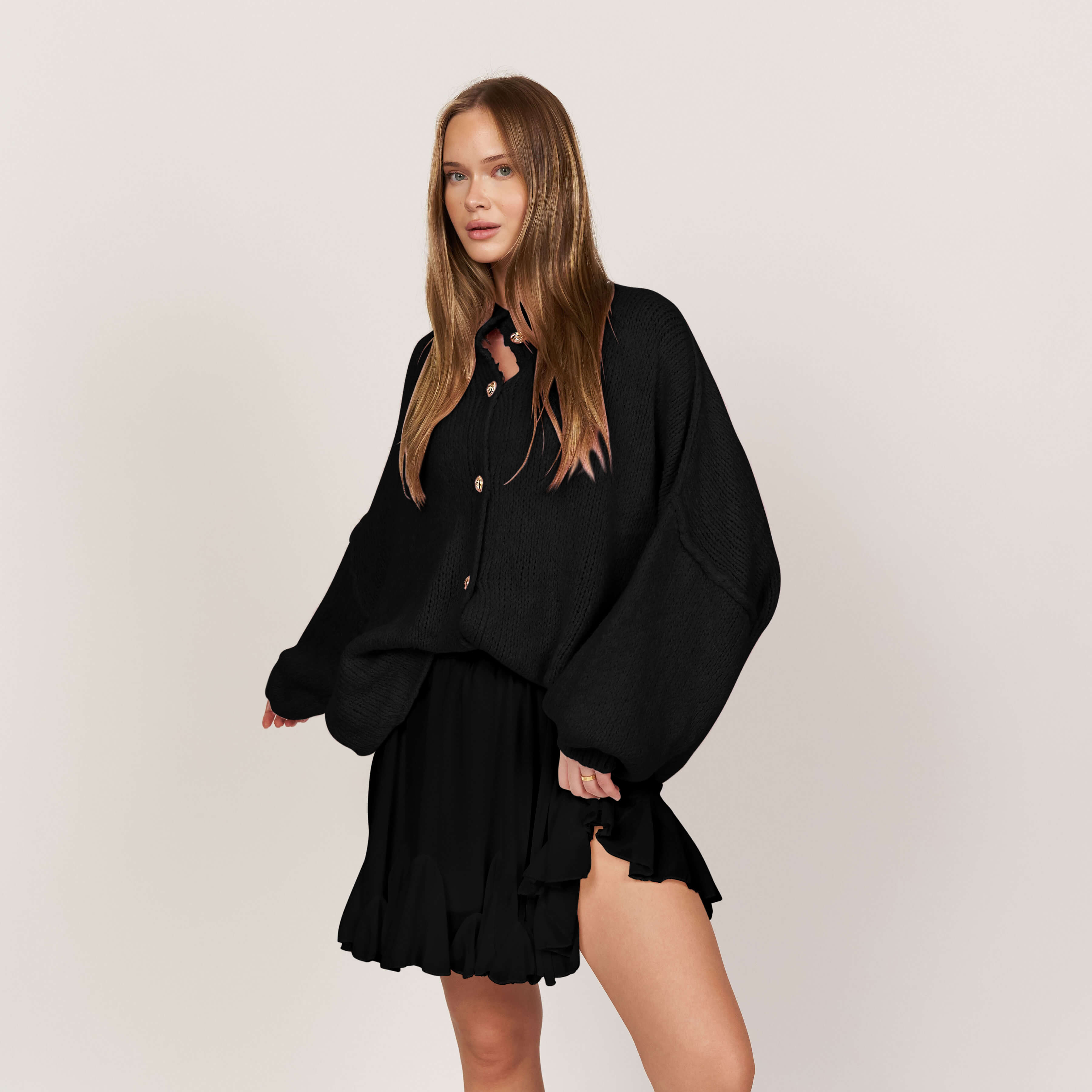 KakaoGemütlichkeit | Elegante Strickjacke mit Goldenen Knöpfen für einen Stilvollen Look
