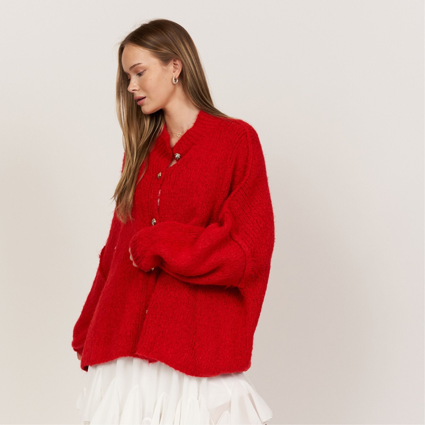 KakaoGemütlichkeit | Elegante Strickjacke mit Goldenen Knöpfen für einen Stilvollen Look