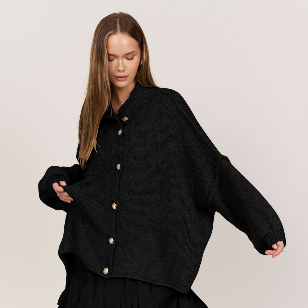 KakaoGemütlichkeit | Elegante Strickjacke mit Goldenen Knöpfen für einen Stilvollen Look